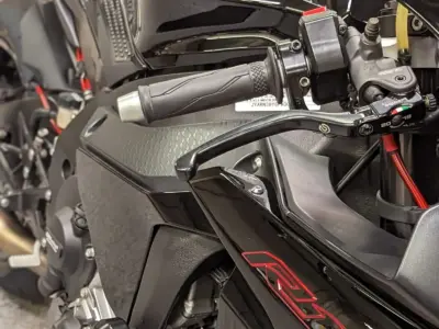 2015 Yamaha R1 RAVEN