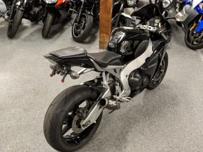 2011 HONDA CBR1000RR