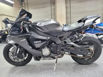 2016 Yamaha R1S