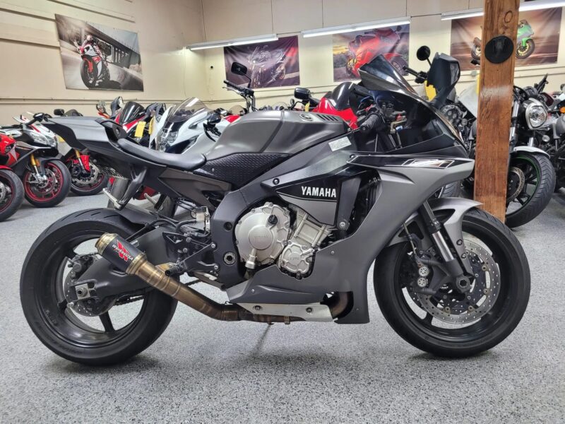 2016 Yamaha R1S