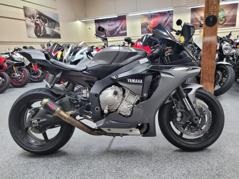 2016 Yamaha R1S