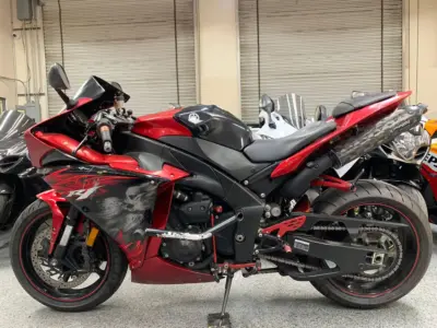 2011 Yamaha R1 Crossplane Raven