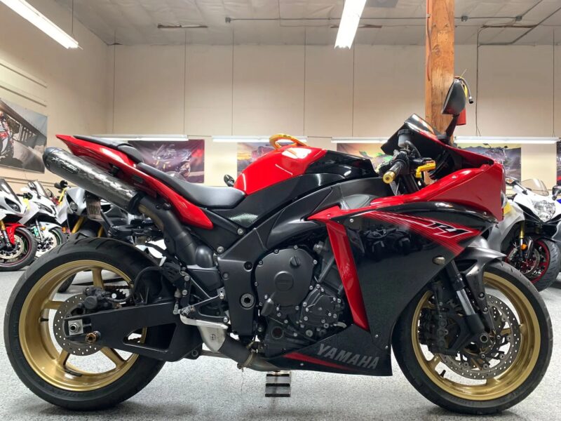 2013 Yamaha R1