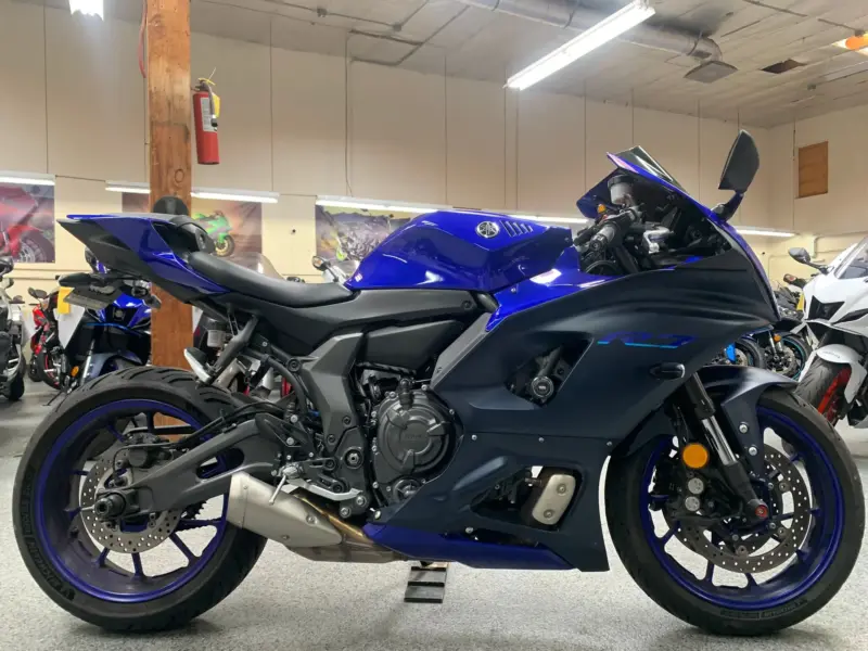 2022 YAMAHA R7
