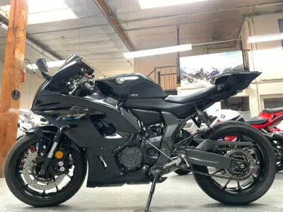 2022 YAMAHA R7