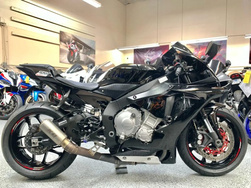 2015 Yamaha R1 RAVEN