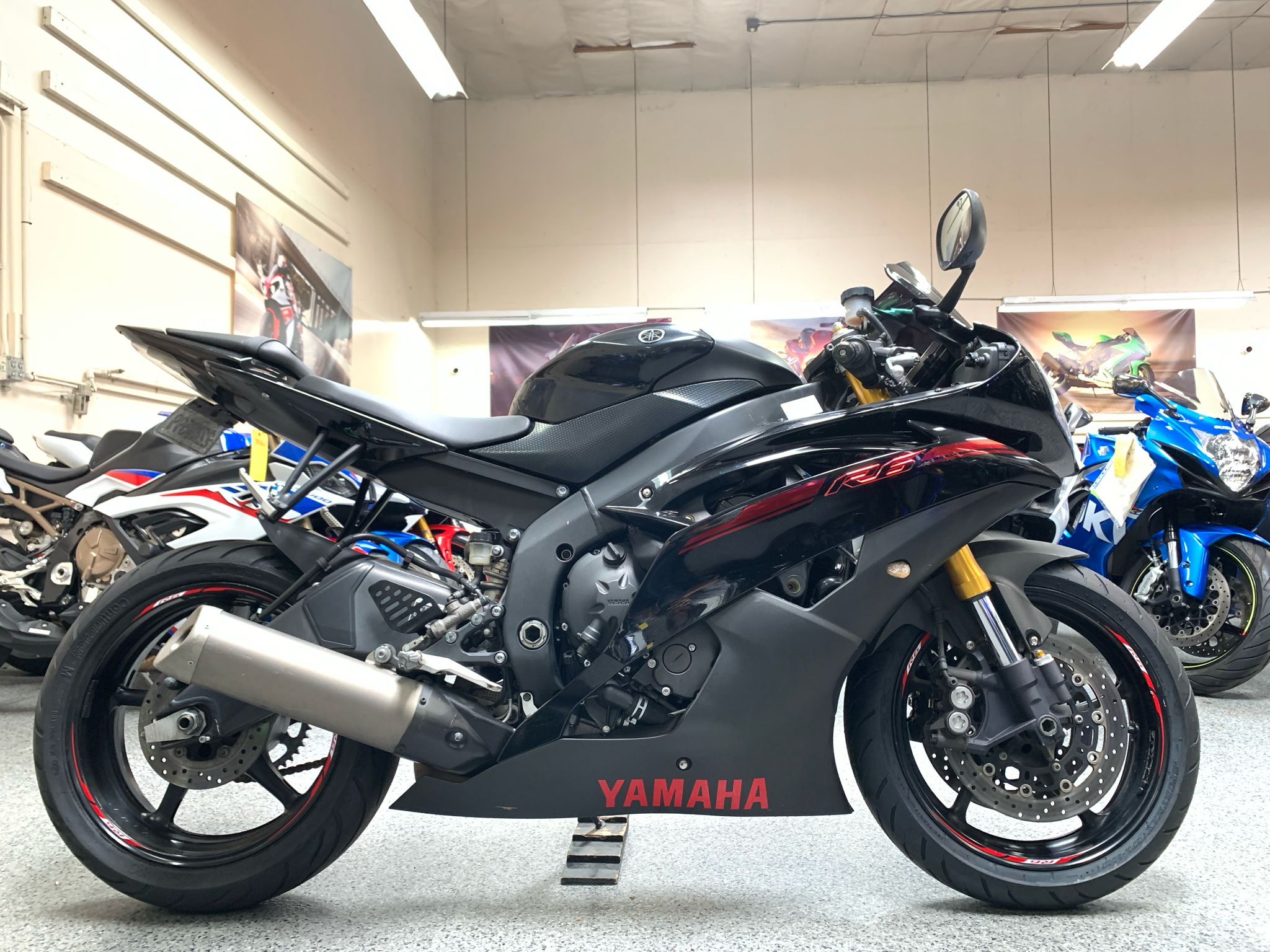 2015 Yamaha R6 RAVEN - AK Motors