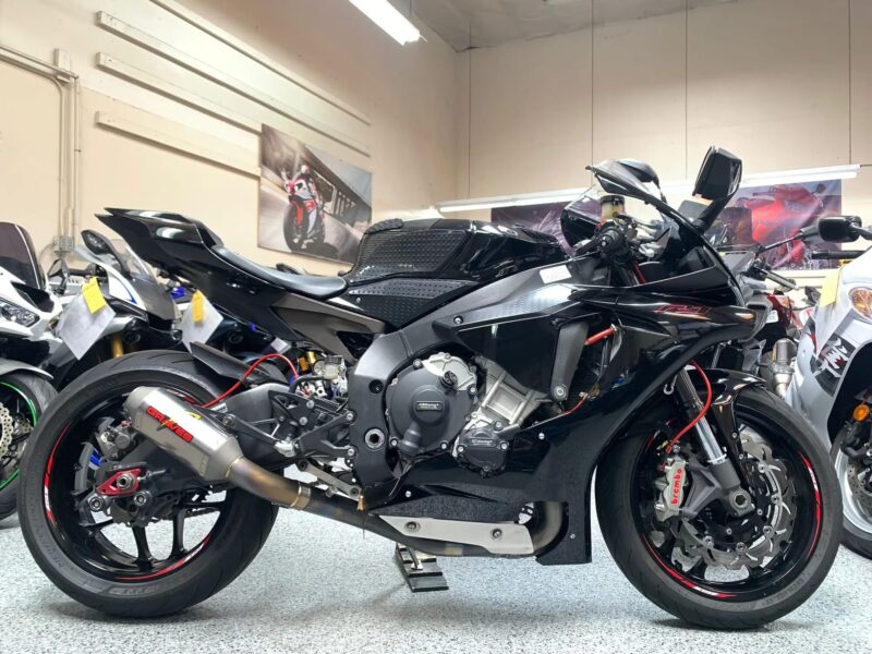 2015 Yamaha R1 RAVEN