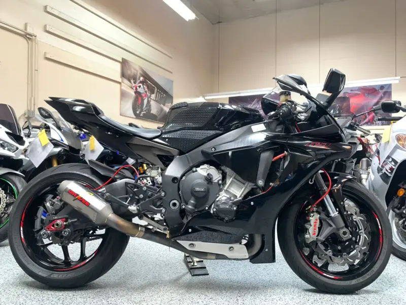 2015 Yamaha R1 RAVEN