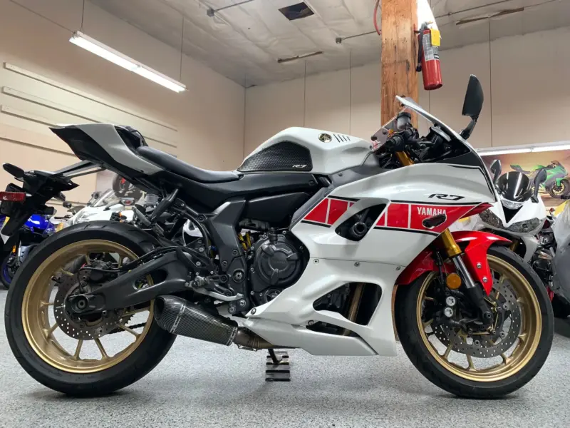 2022 YAMAHA R7 World GP 60th Anniversary Edition