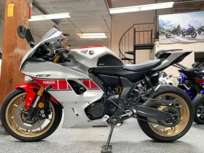 2022 YAMAHA R7 World GP 60th Anniversary Edition