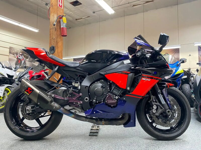 2017 Yamaha R1S
