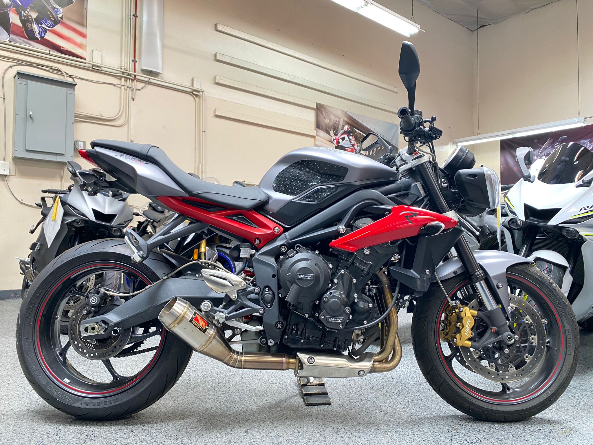 2017 TRIUMPH STREET TRIPLE R 2400 Miles AK Motors