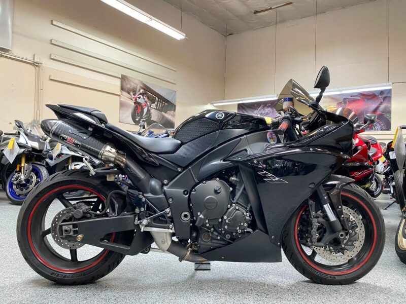 2012 Yamaha R1 RAVEN