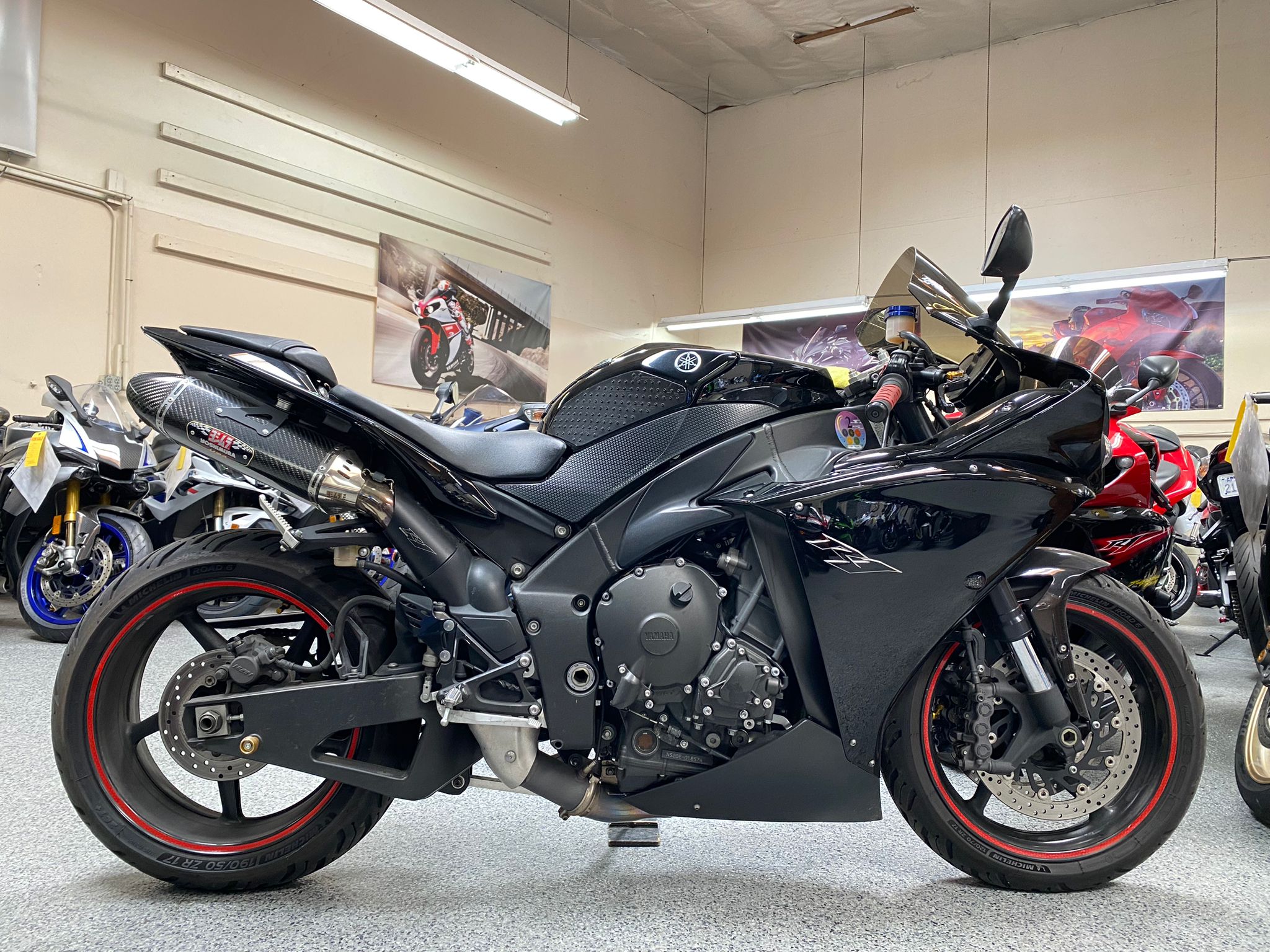 2012 Yamaha R1 RAVEN - AK MotorsAK Motors