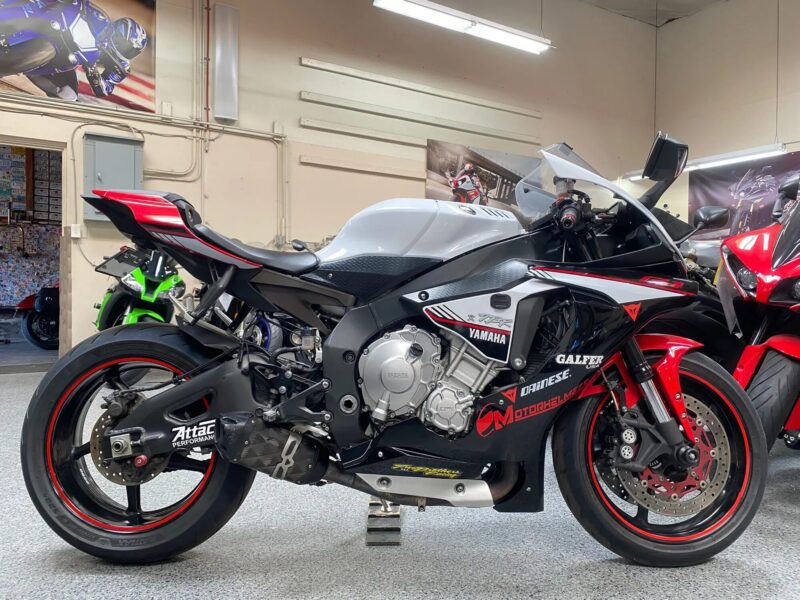 2016 Yamaha R1S
