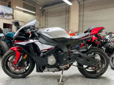 2016 Yamaha R1S