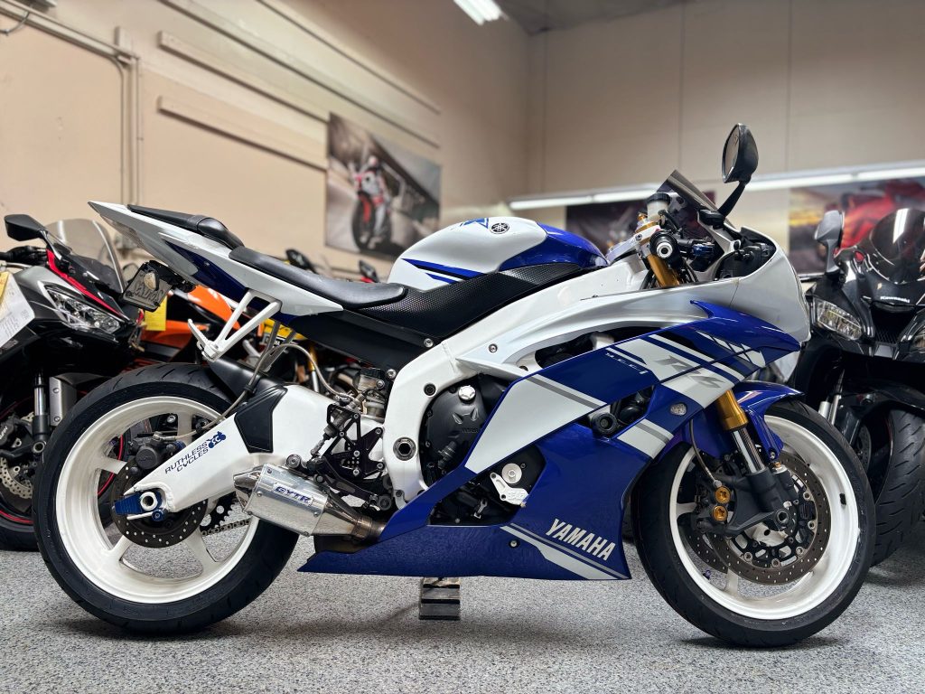 Yamaha R6 カウル ホワイト・ブルー 000cde01-c5a2-4a34-96a5-