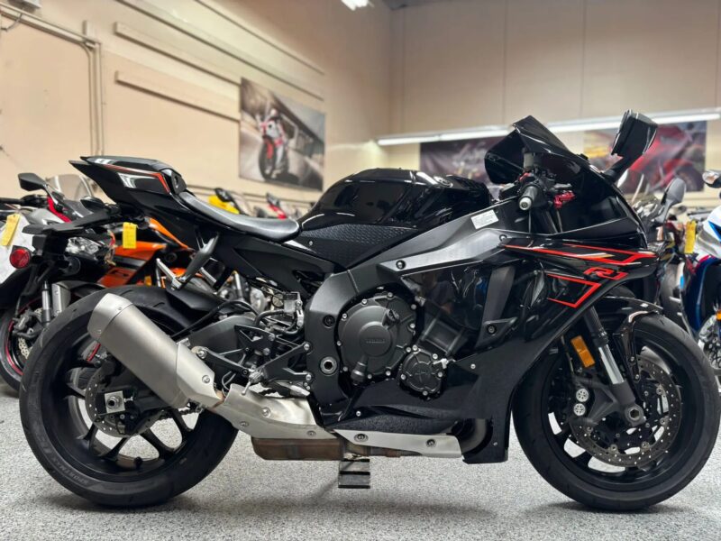 2017 Yamaha R1 Raven