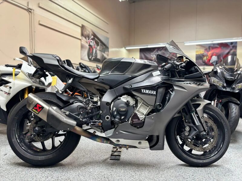 2016 Yamaha R1