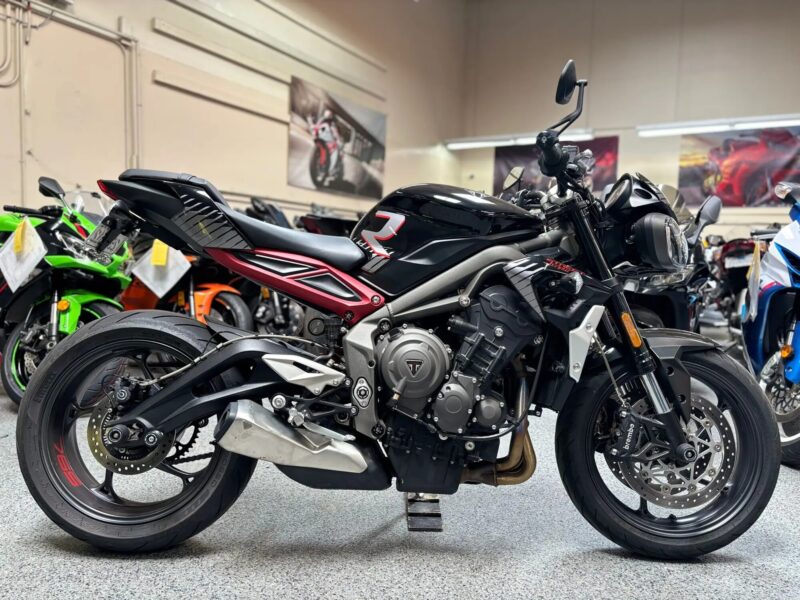 2022 Triumph Street Triple R  765