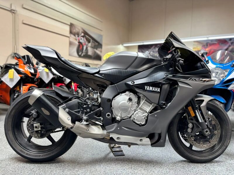 2016 Yamaha R1S