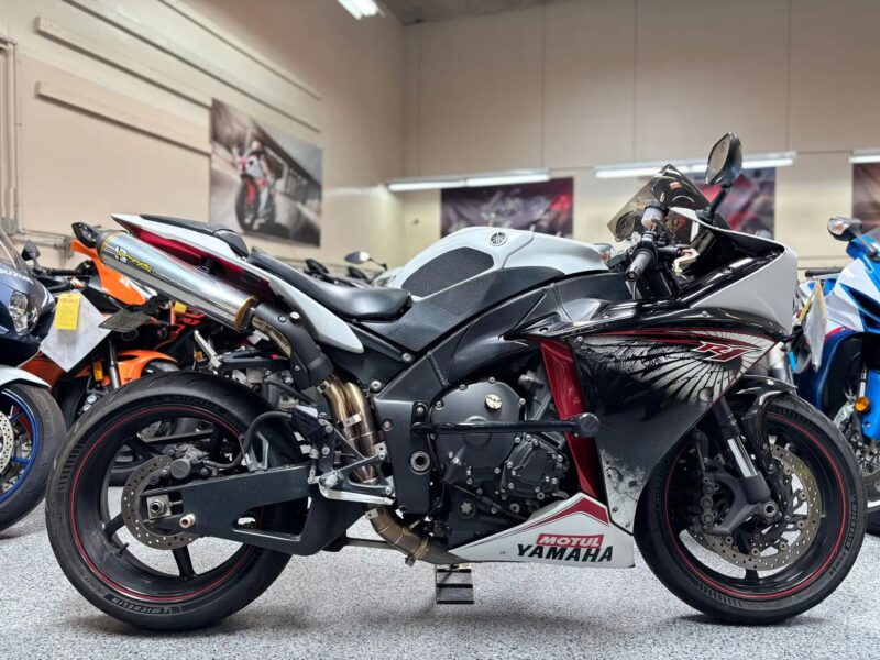 2012 Yamaha R1 Crossplane Raven