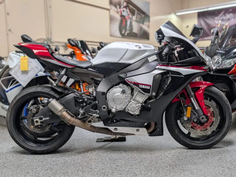 2016 Yamaha R1S