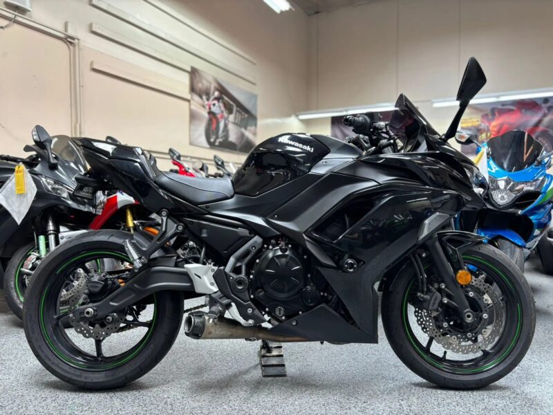2025 Kawasaki Ninja 650 TRACTION CONTROL