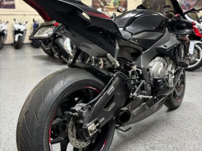 2015 Yamaha R1 RAVEN