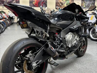 2015 Yamaha R1 RAVEN
