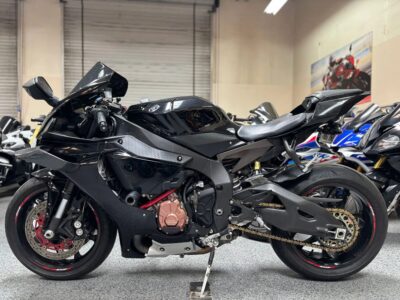 2015 Yamaha R1 RAVEN