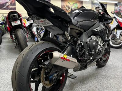 2015 Yamaha R1 RAVEN