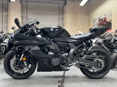 2025 YAMAHA R7