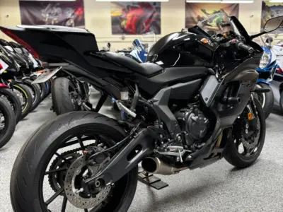 2025 YAMAHA R7