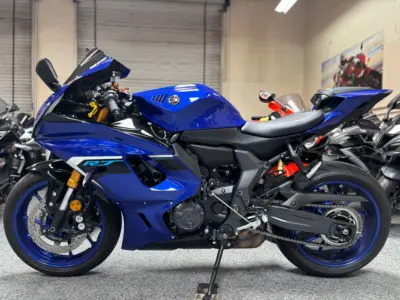 2025 YAMAHA R7