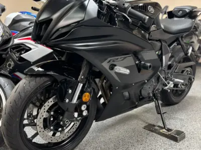 2025 YAMAHA R7
