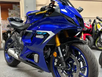 2025 YAMAHA R7