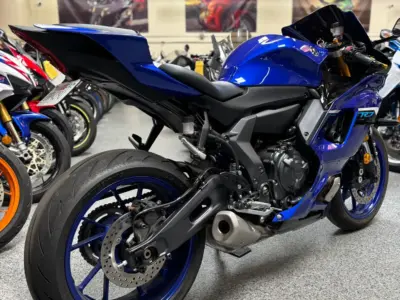 2025 YAMAHA R7