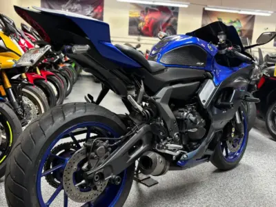 2022 YAMAHA R7