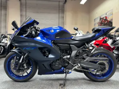 2022 YAMAHA R7