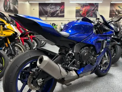 2025 Yamaha R1