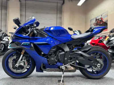 2025 Yamaha R1