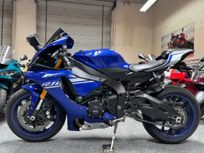 2017 Yamaha R1