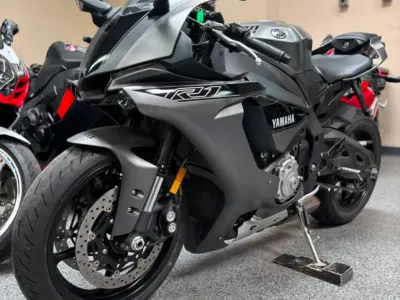 2016 Yamaha R1S