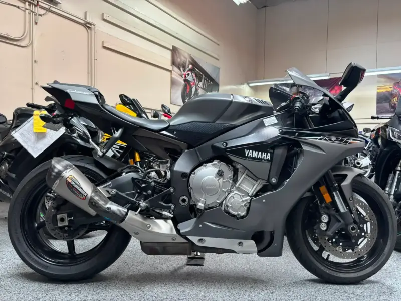2016 Yamaha R1S