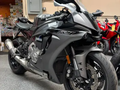 2016 Yamaha R1S