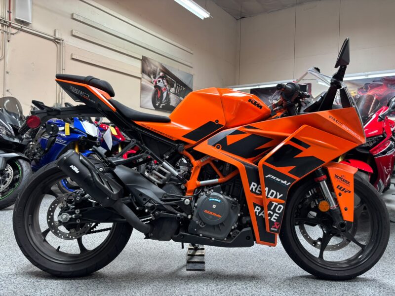2023 KTM RC390