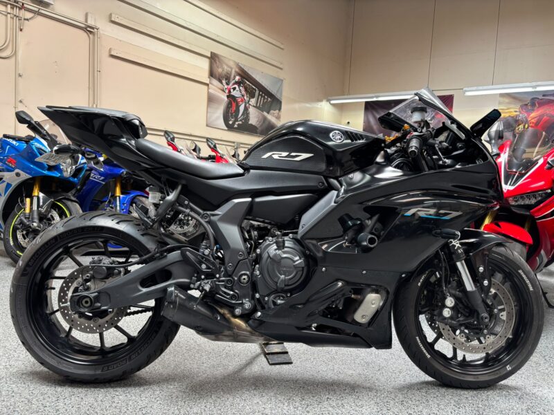 2023 YAMAHA R7