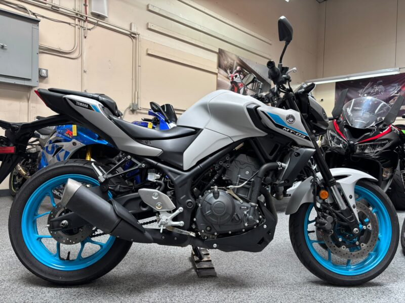 2025 YAMAHA MT03 ABS